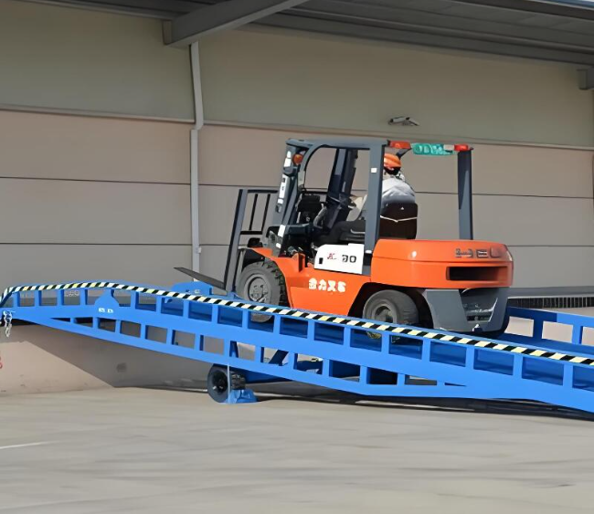 高平移动式卸货平台（叉车用）